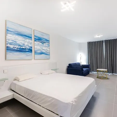 Duplex Seafront Apt, In Central Area With Terrace By 360 Estates خليج سانت بول