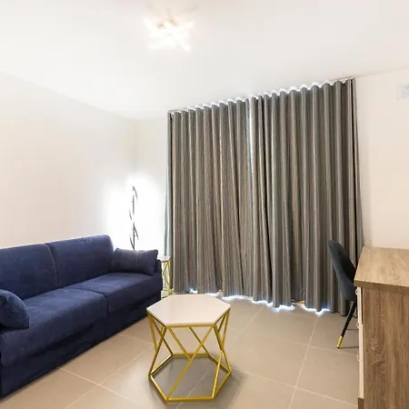 Duplex Seafront Apt, In Central Area With Terrace By 360 Estates * خليج سانت بول